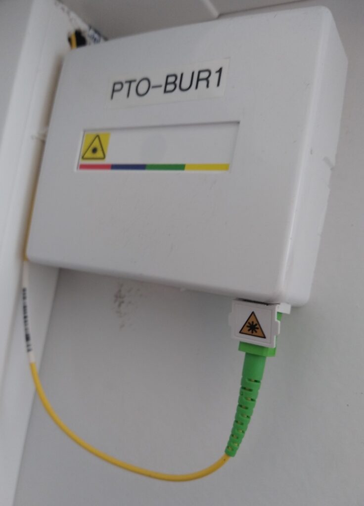 une illustration d'un PTO hors du coffret de communication