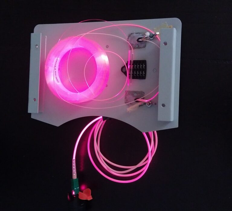 Des pertes de lumières à cause des macrocourbures dans une bobine amorce défectueuse